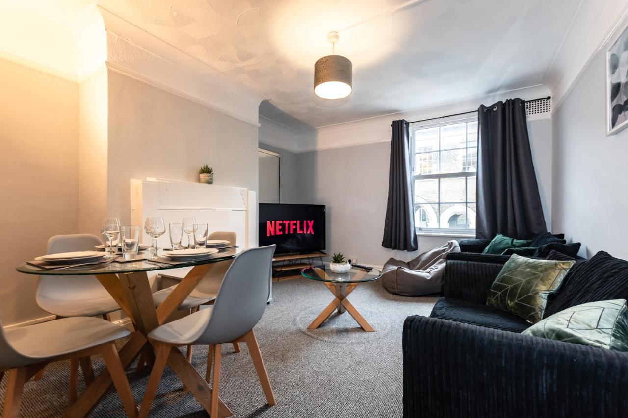 Best Price! Perfect Gunwharf Accommodation - 5 Single Beds Or Kingsize Free Parking Portsmouth Exteriör bild