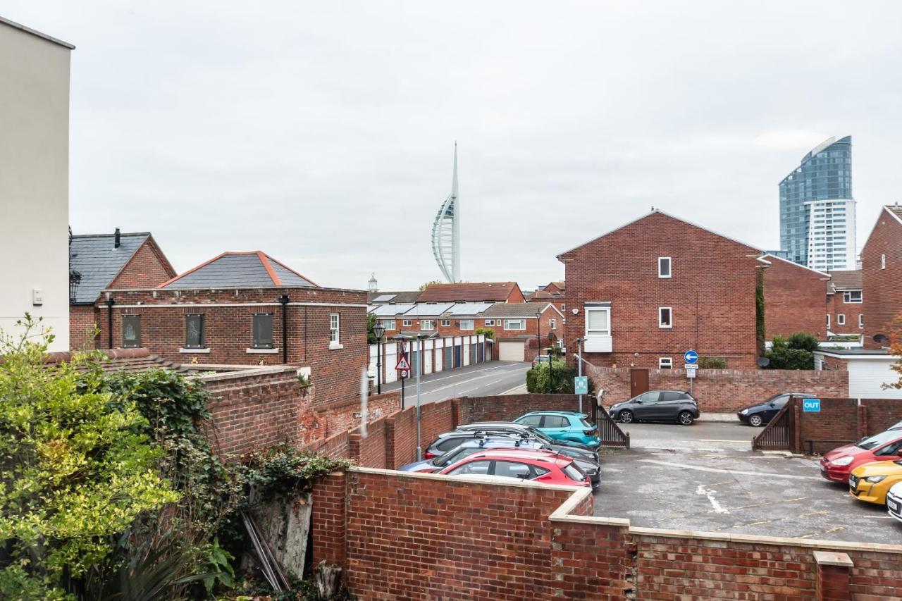 Best Price! Perfect Gunwharf Accommodation - 5 Single Beds Or Kingsize Free Parking Portsmouth Exteriör bild