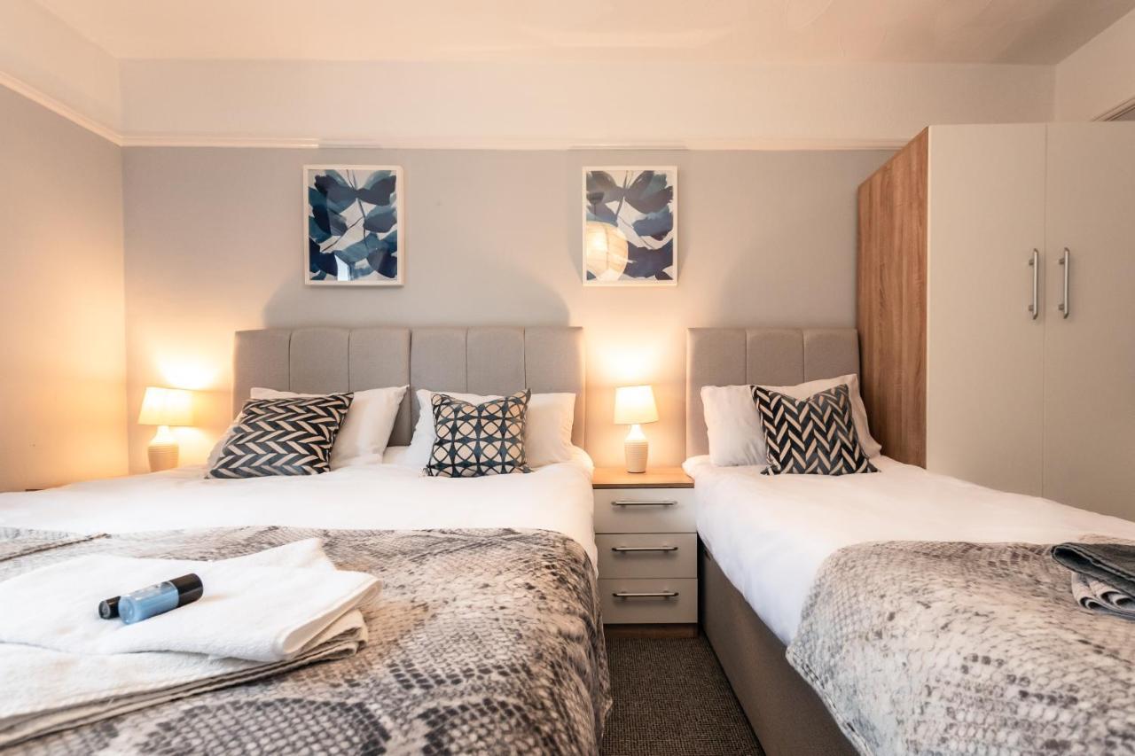 Best Price! Perfect Gunwharf Accommodation - 5 Single Beds Or Kingsize Free Parking Portsmouth Exteriör bild