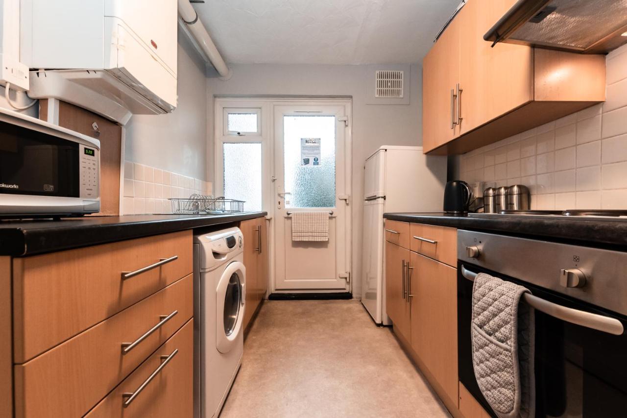 Best Price! Perfect Gunwharf Accommodation - 5 Single Beds Or Kingsize Free Parking Portsmouth Exteriör bild