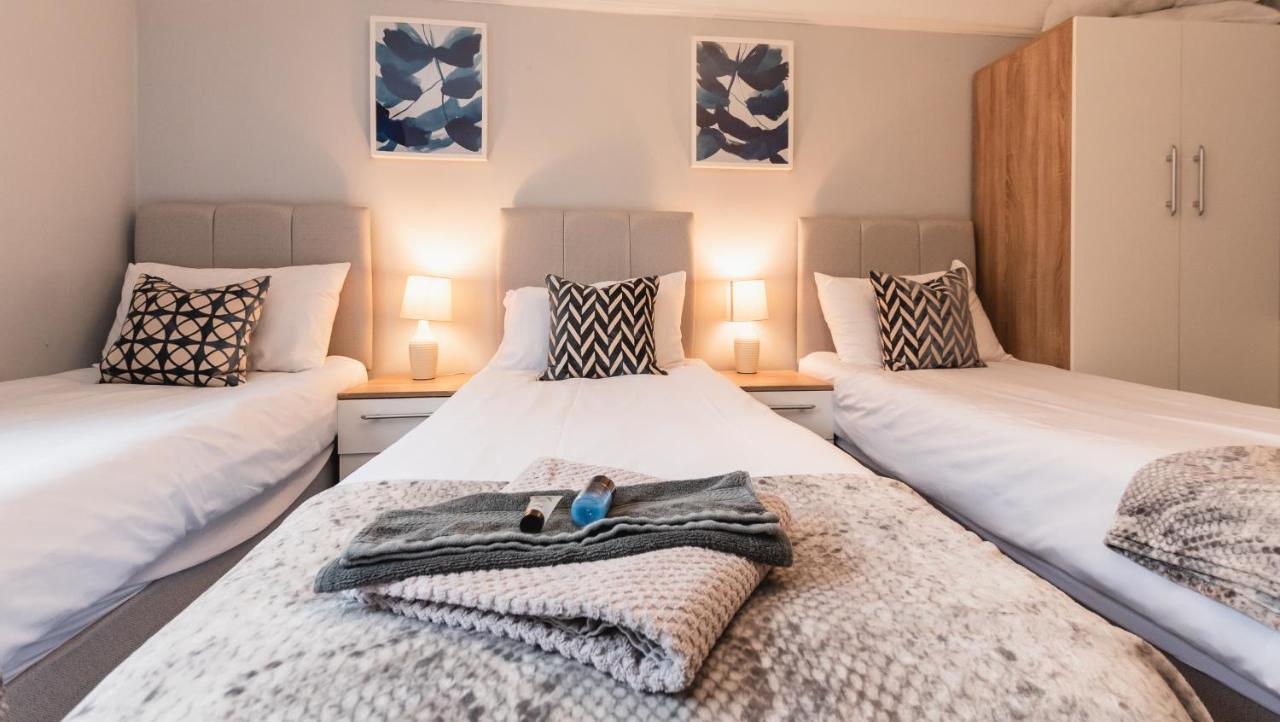 Best Price! Perfect Gunwharf Accommodation - 5 Single Beds Or Kingsize Free Parking Portsmouth Exteriör bild