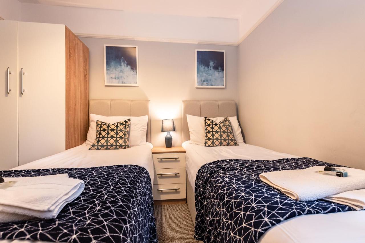 Best Price! Perfect Gunwharf Accommodation - 5 Single Beds Or Kingsize Free Parking Portsmouth Exteriör bild